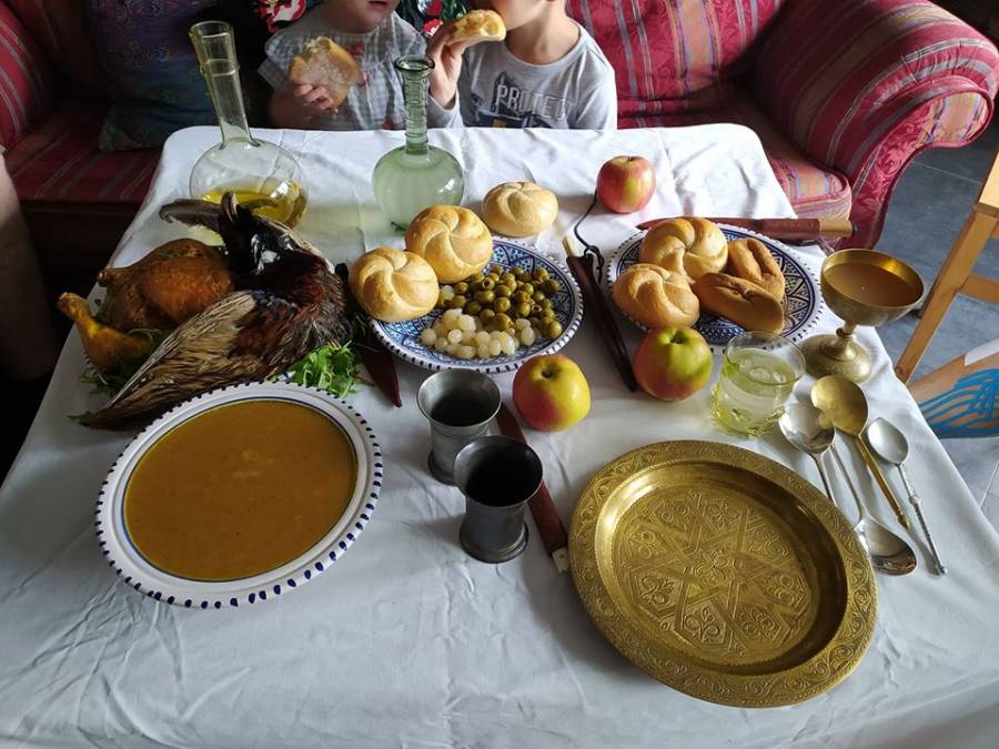 volny-cas-jidlo-nadivane-kure-s-citronovou-omackou-a-mandlovym-mlekem.jpg